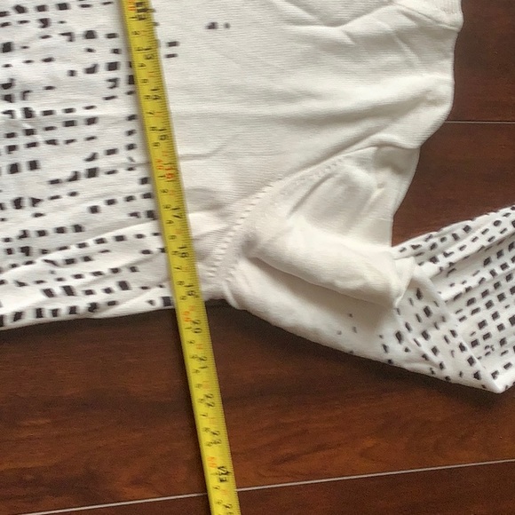 White/black patterned turtle neck sweater - Picture 3 of 4